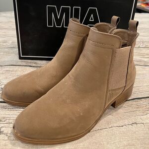 Mia Tan Vegan Leather Ankle Booties Women’s Size 8